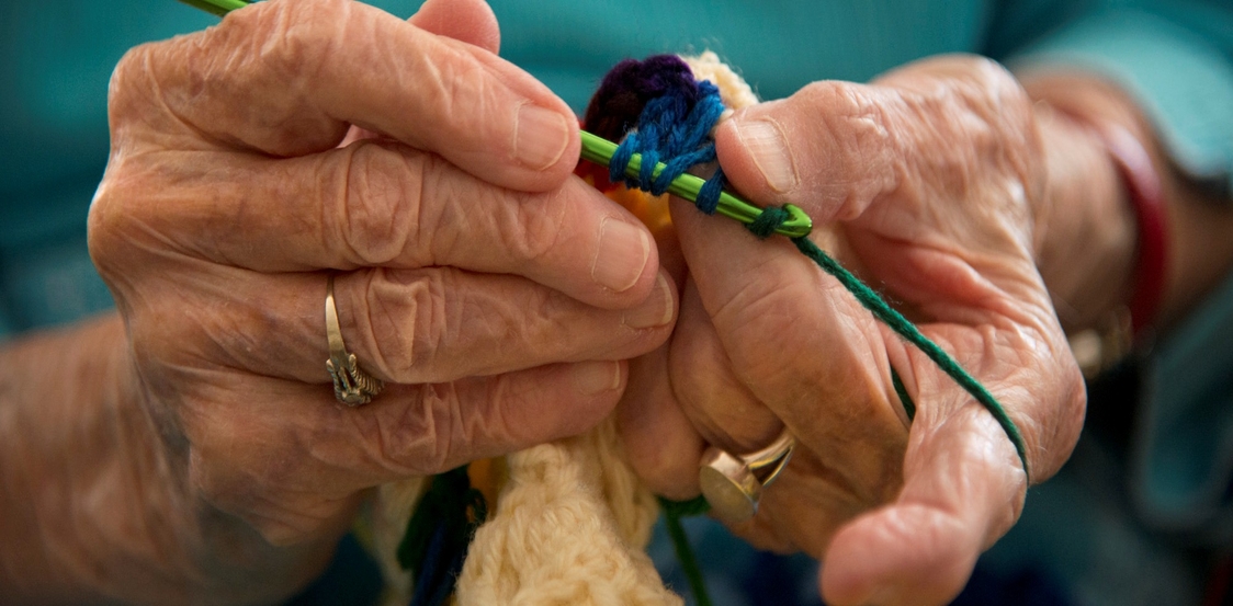 senior knitting